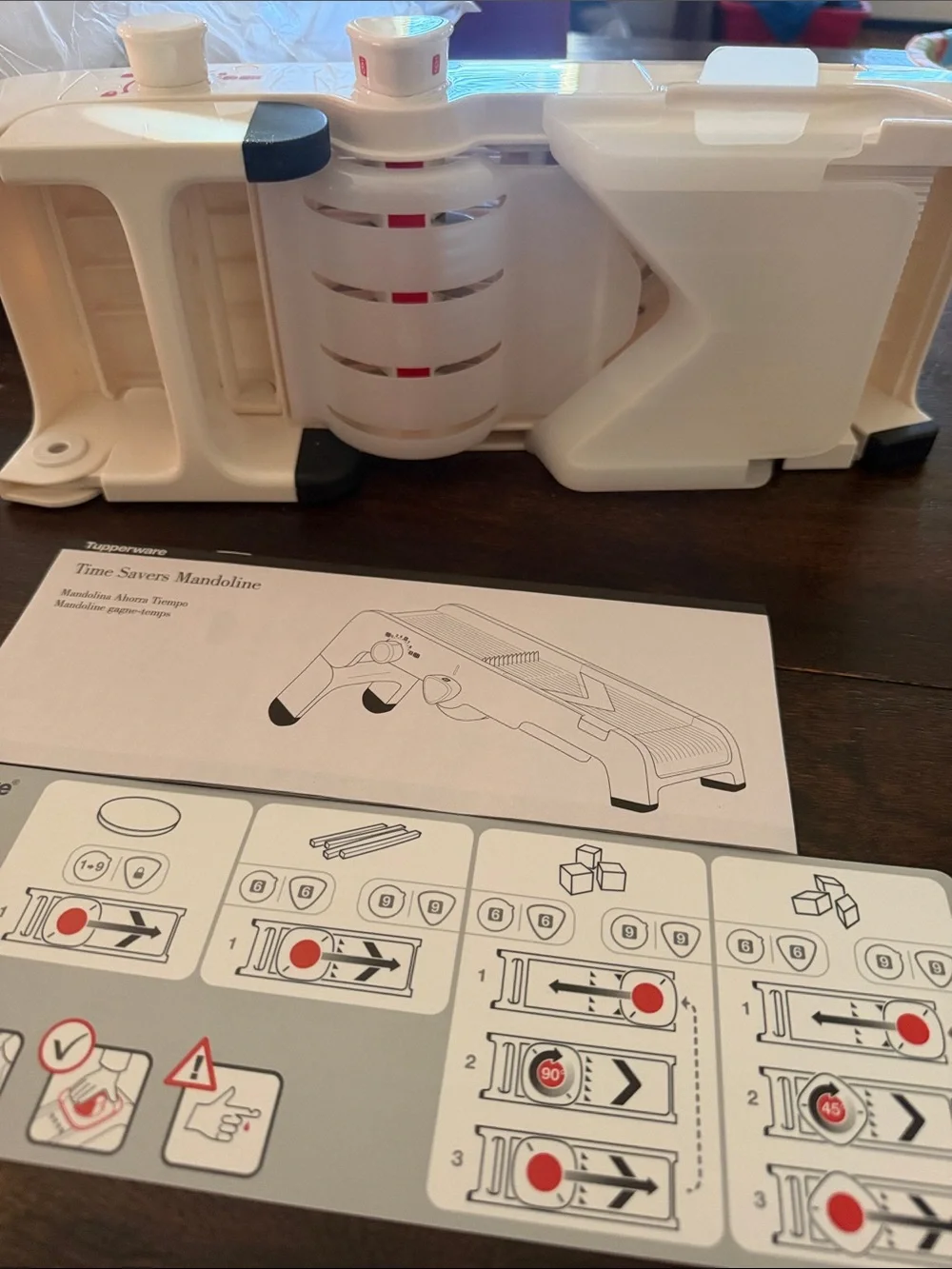 Tupperware White Adjustable Kitchen Mandoline Slicer*no hand held guide*